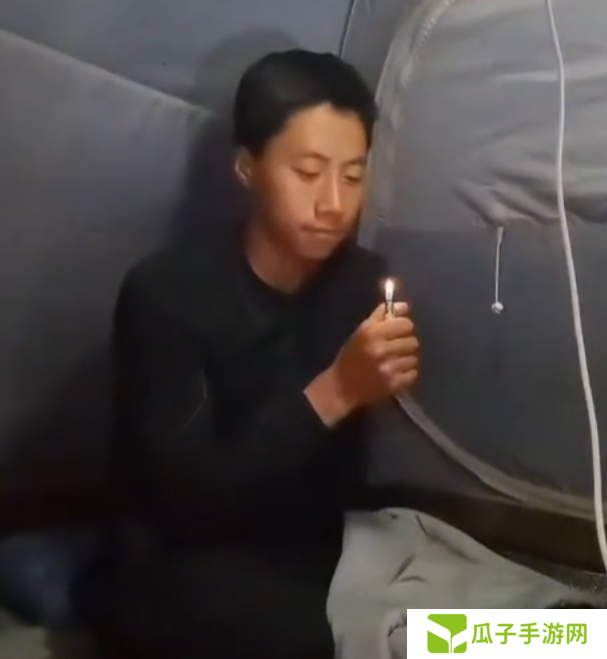 博主骑行途中收养猫咪，两个月涨粉百万，一切竟早已命中注定？